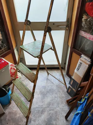 Escalera de pintor plegable