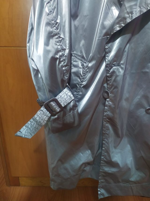 GABARDINA METÁLICA PARA MUJER