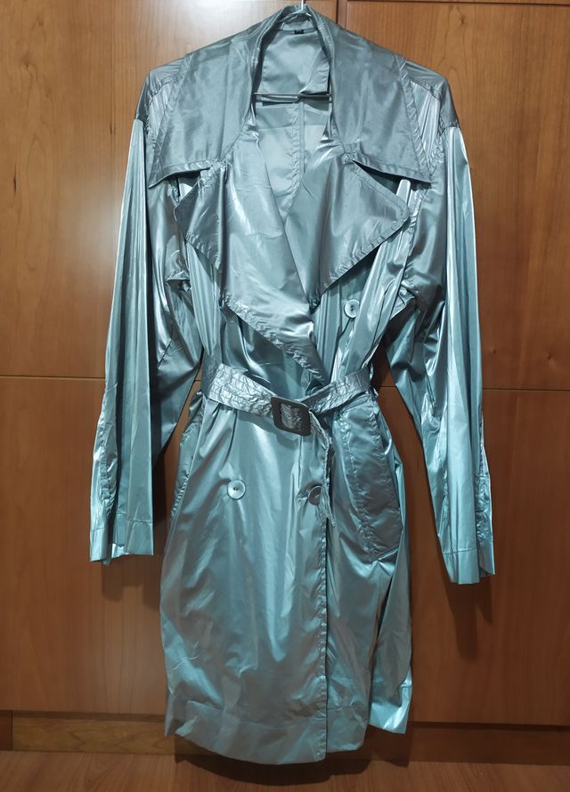 GABARDINA METÁLICA PARA MUJER