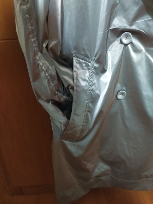 GABARDINA METÁLICA PARA MUJER