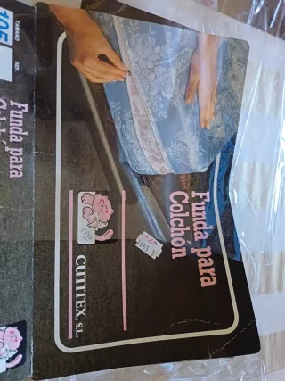 Funda de colchón celeste floral