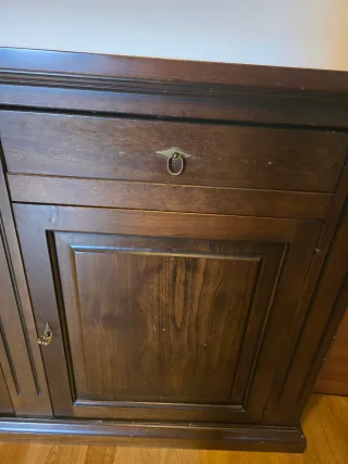 Mobile in legno massiccio