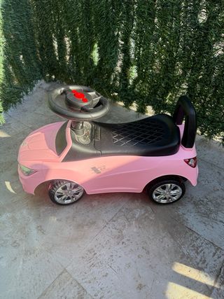 Coche correpasillos rosa con luces