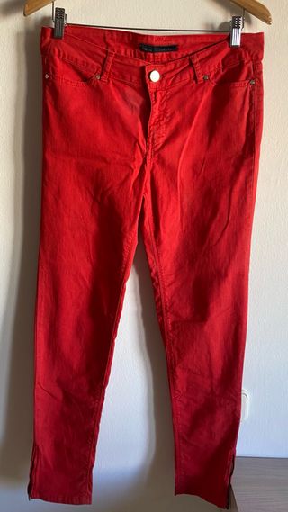 Pantalón vaquero Zara rojo