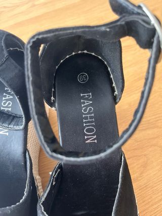 Sandalias de cuña negras