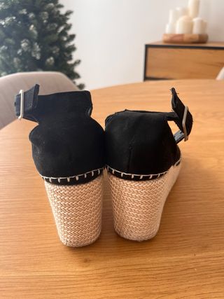 Sandalias de cuña negras