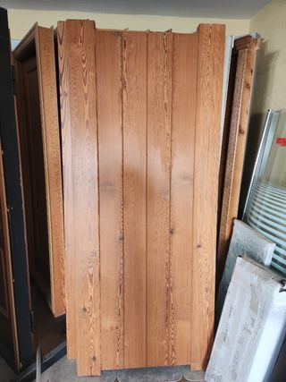 Puerta madera maciza