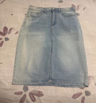 Falda vaquera midi con abertura