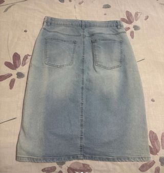 Falda vaquera midi con abertura