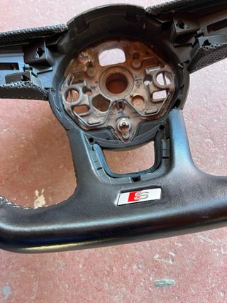 Volante Audi achatado