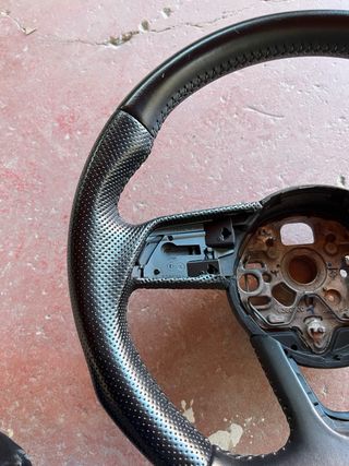 Volante Audi achatado