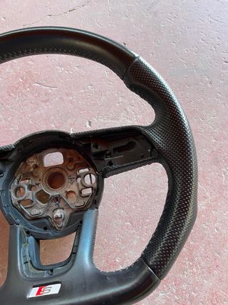 Volante Audi achatado