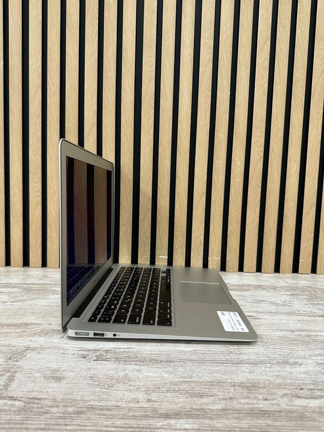 MacBook Air 13" 2017 i7 8gb 500gb SSD