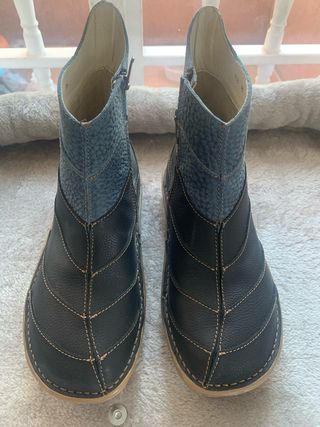 Botines El Naturalista Negro y Azul talla 39
