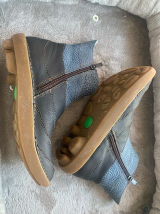 Botines El Naturalista Negro y Azul talla 39