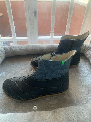 Botines El Naturalista Negro y Azul talla 39