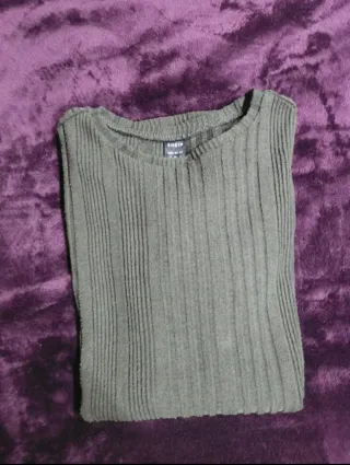 Camiseta verde de manga larga Shein.