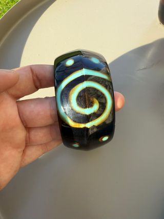 Brazalete con diseño espiral