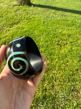 Brazalete con diseño espiral