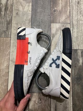 Off-White Scarpe Sneakers Bianche Nere