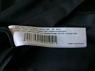 Vestito nero elasticizzato con paillettes