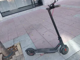 Patinete Eléctrico Xiaomi + Cargador