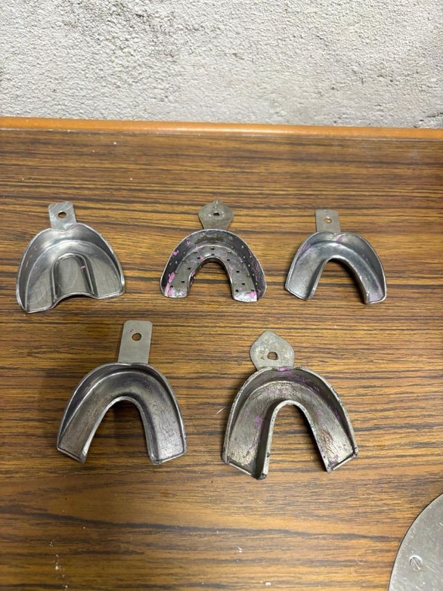 Cubetas dentales metálicas 5€ la Unidad