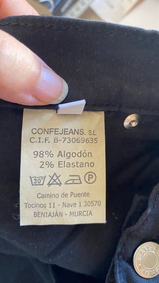 Pantalón vaquero negro