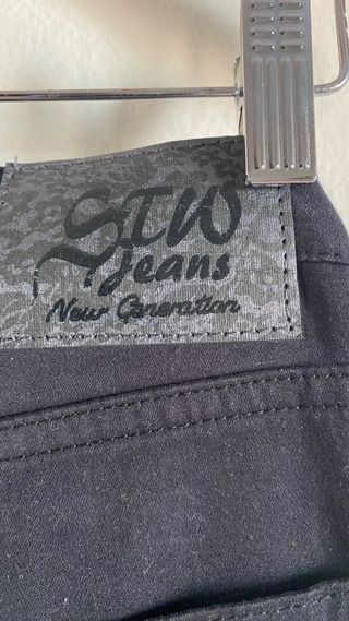 Pantalón vaquero negro