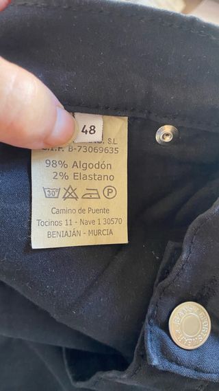 Pantalón vaquero negro