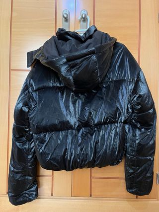 Abrigo negro metalizado