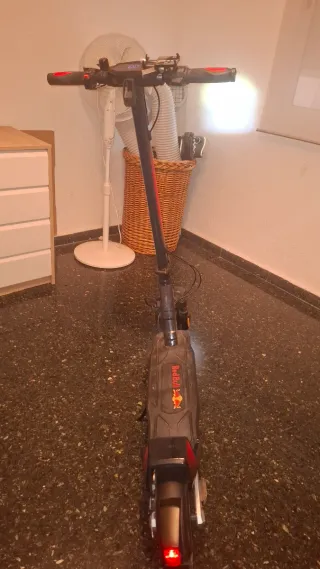 Patinete Eléctrico Red Bull