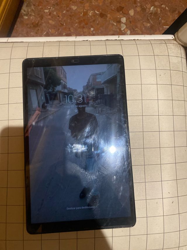 Tablet con caricabatterie