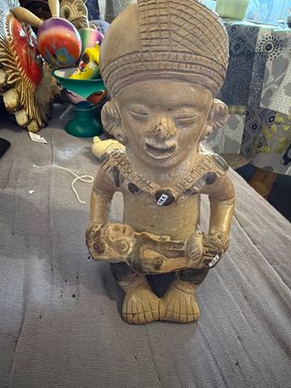 Figura de cerámica antigua