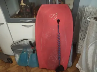 Bodyboard con funda y aletas