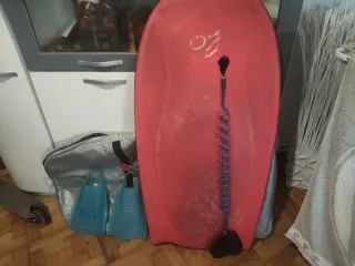 Bodyboard con funda y aletas