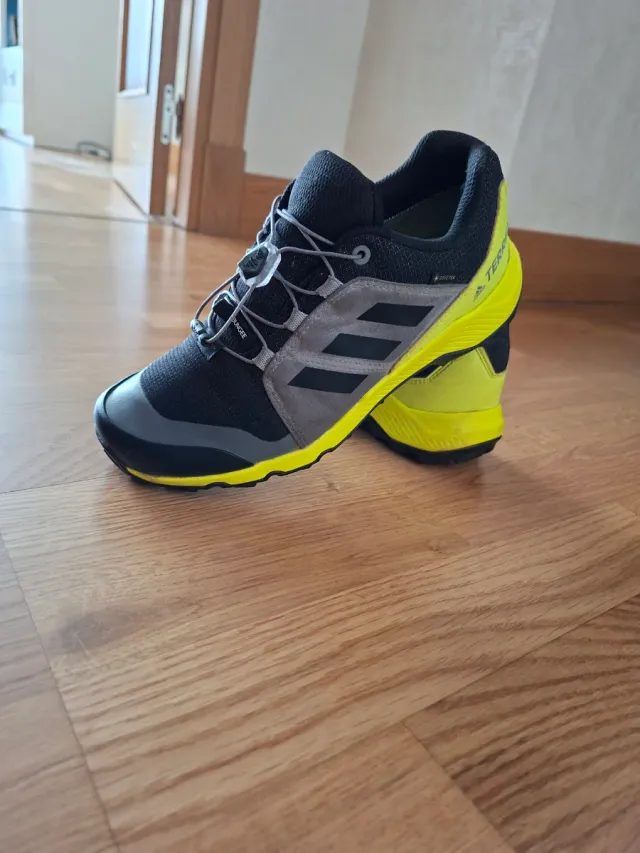 Scarpa da montagna Adidas Terrex (numero 36)