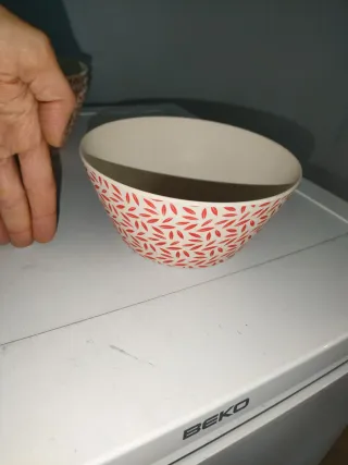 Ciotola decorata con foglie arancio