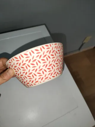 Ciotola decorata con foglie arancio