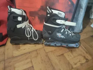 Patines en línea negros casi nuevos