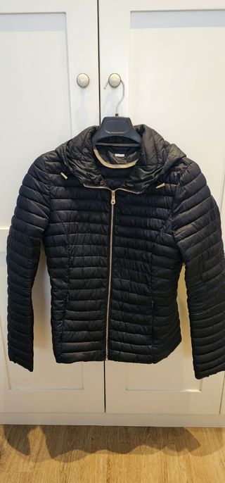 Plumífero Massimo Dutti corto entallado