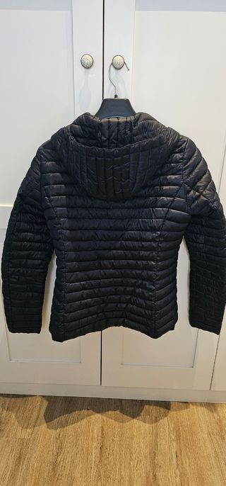 Plumífero Massimo Dutti corto entallado