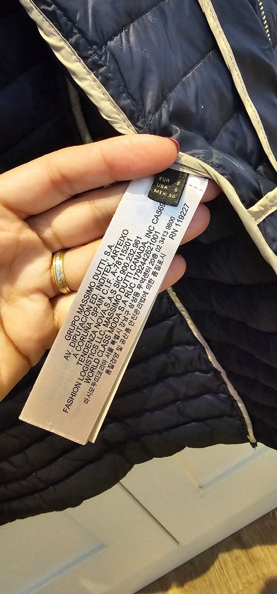 Plumífero Massimo Dutti corto entallado