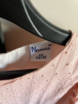 Vestido rosa con topos en relieve