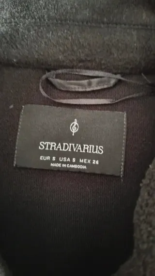 Chaqueta negra con flecos