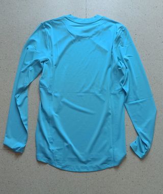 Camiseta Térmica Castore celeste. M