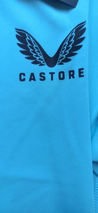 Camiseta Térmica Castore celeste. M