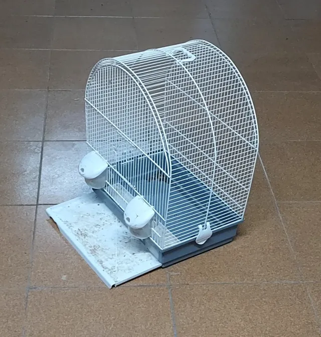 Gabbia per uccelli con vassoio estraibile