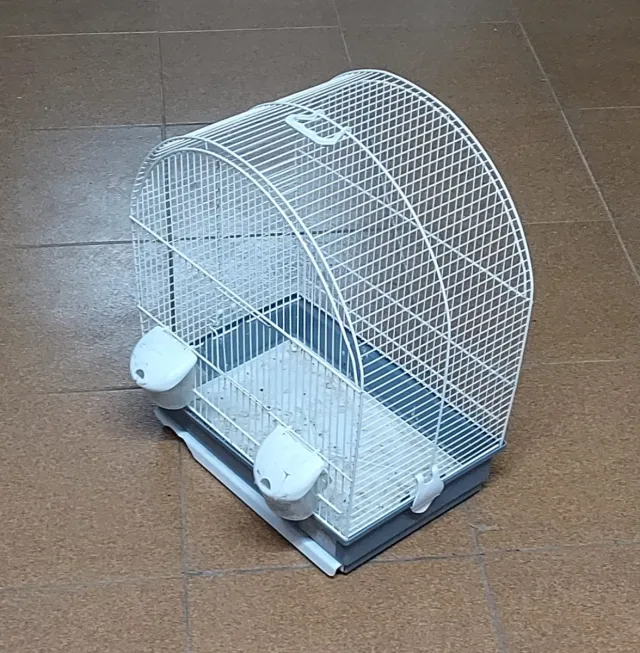 Gabbia per uccelli con vassoio estraibile