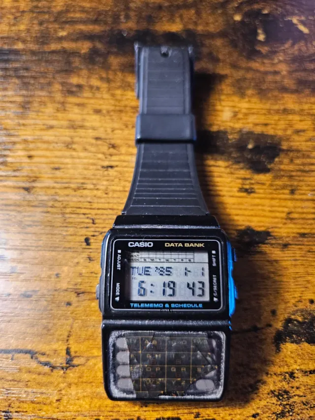 Reloj Casio DBC-61 Data Bank